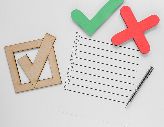 Checklist with green checkmark and red cross symbols – decision-making, to-do list, and productivity planning concept.